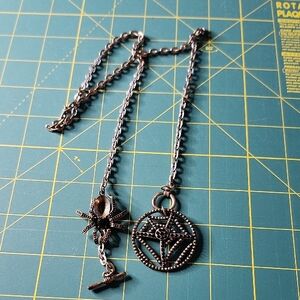 Silver Lariat Style Spider Pendant Necklace